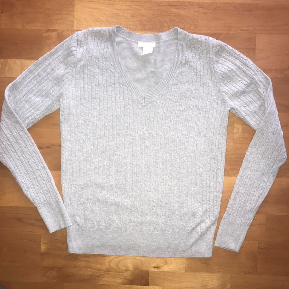 H&M gray STRETCHY ribbed knit v neck sweater EUC SZ XS